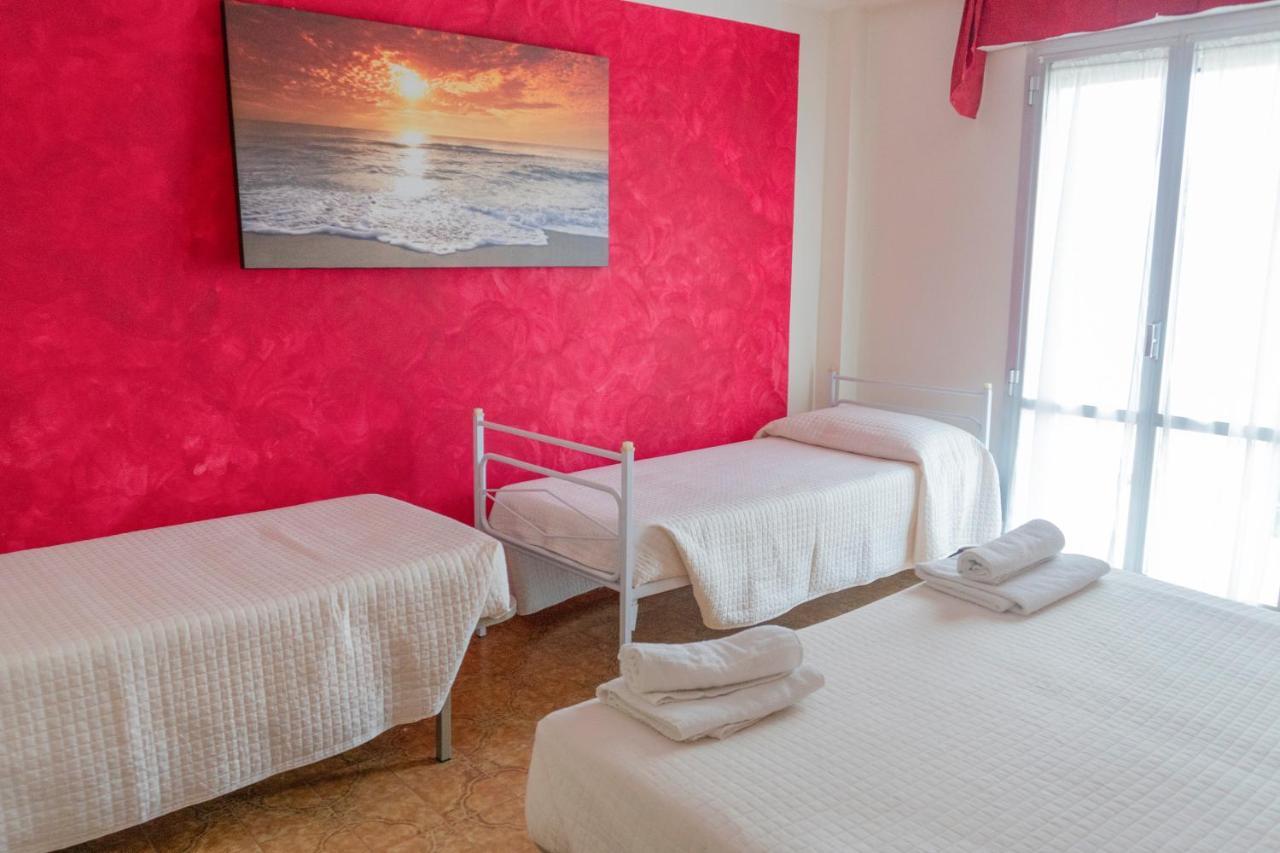 Hotel Maxim Misano Adriatico Esterno foto